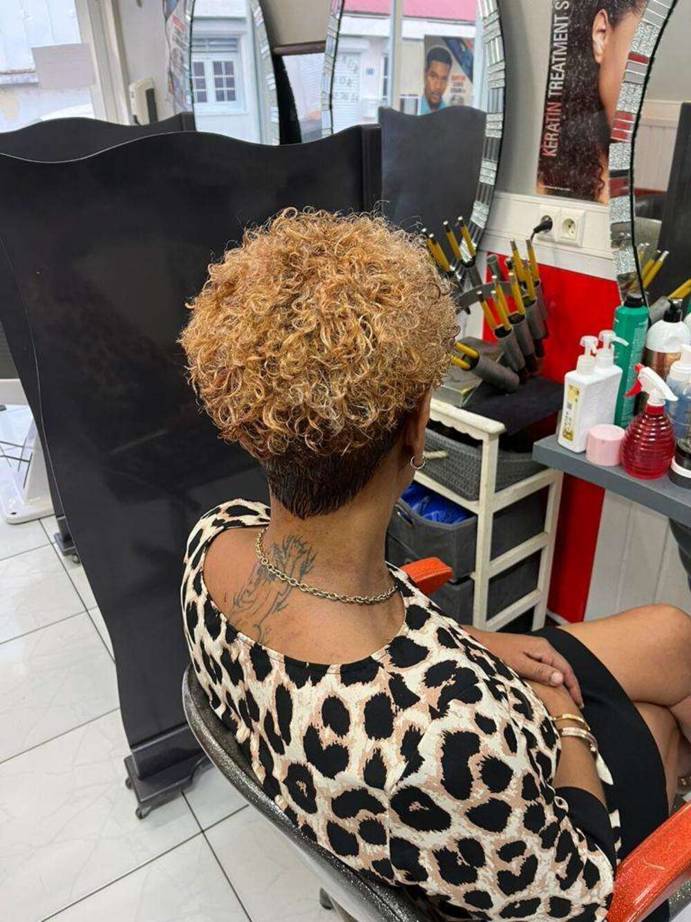 Carré frisé cuivré réalisé au salon Ciseaux d'Or